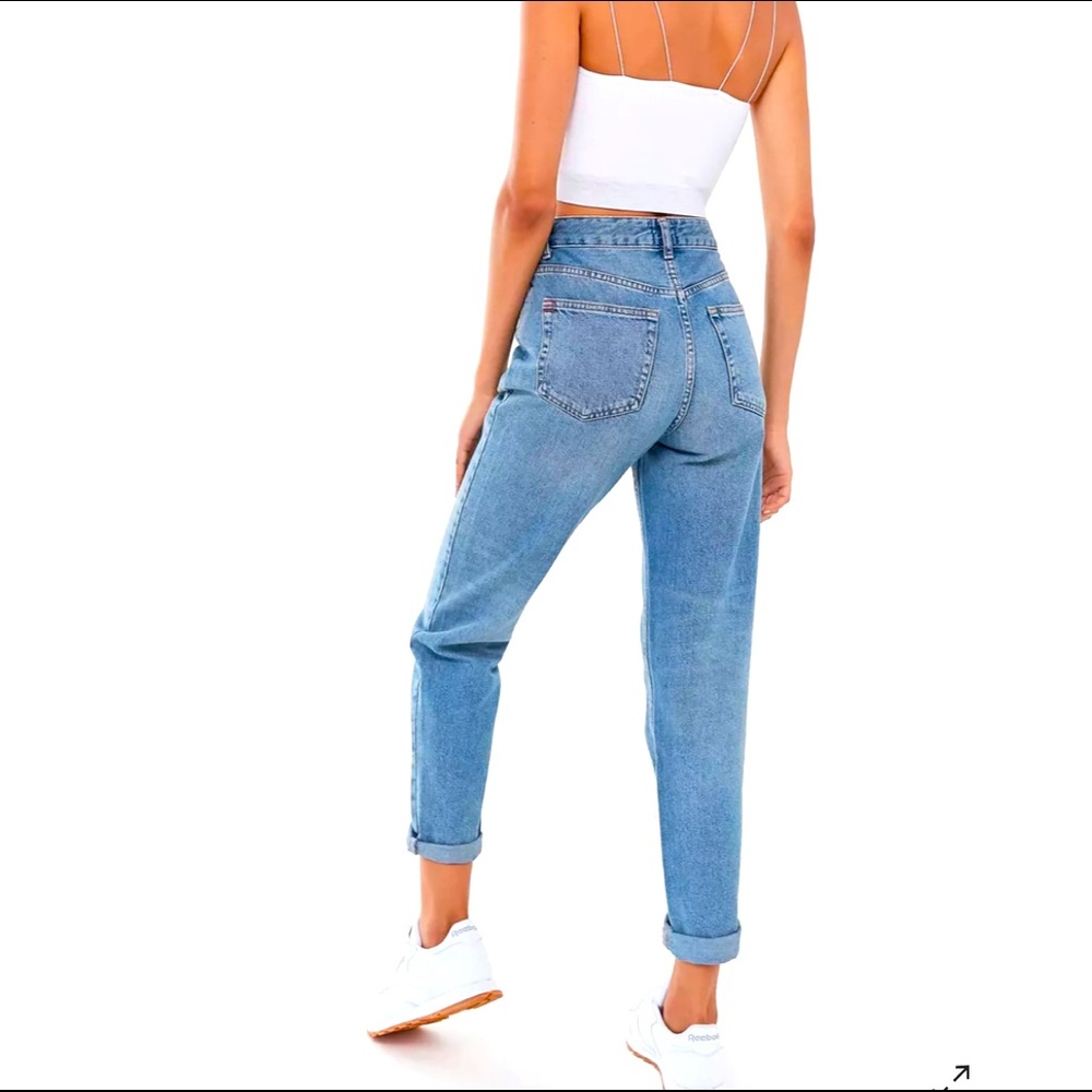 BDG Urban Outfitters High-Waisted Mom Jean – Light Wash